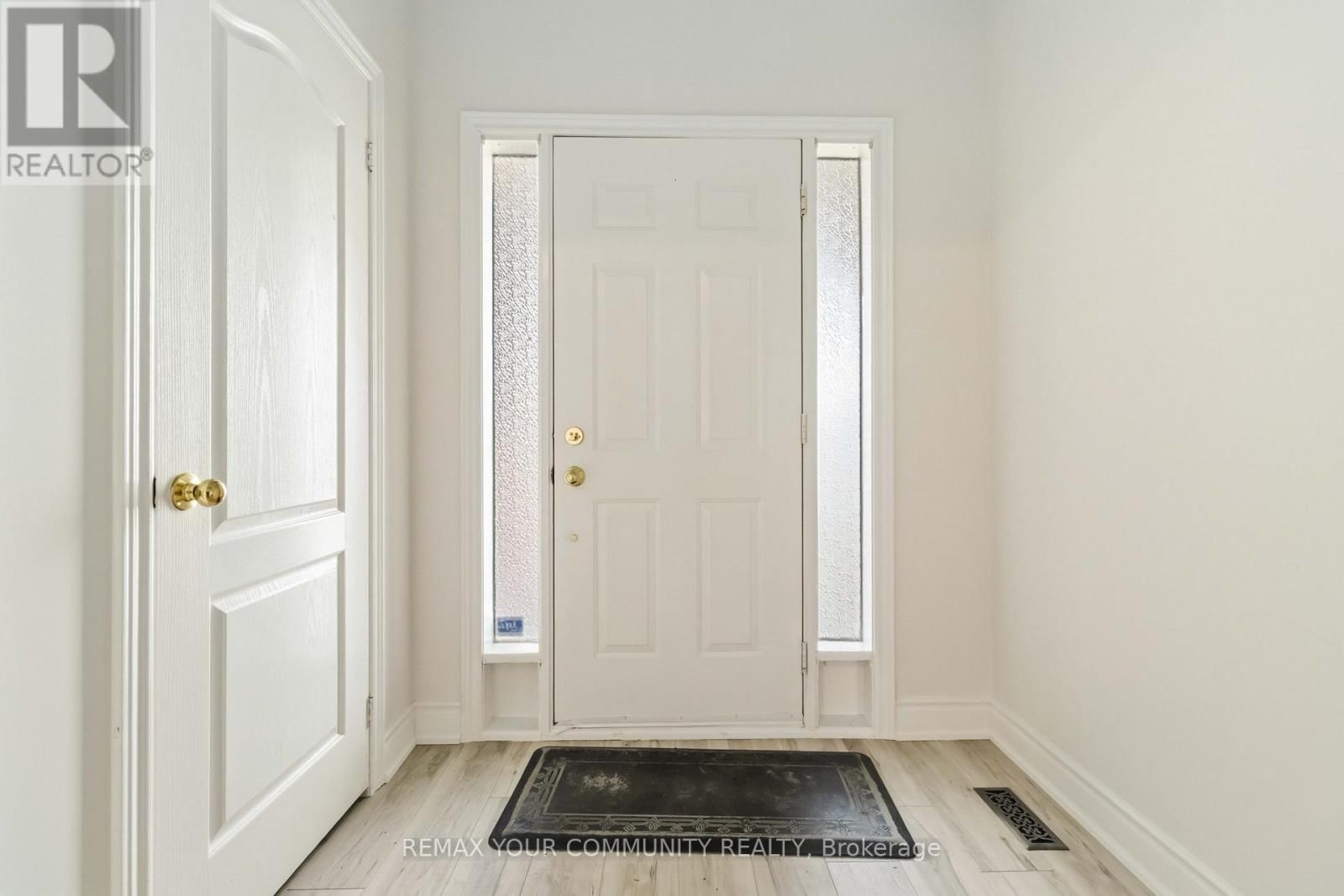 120 SHAFTSBURY AVENUE Image 3