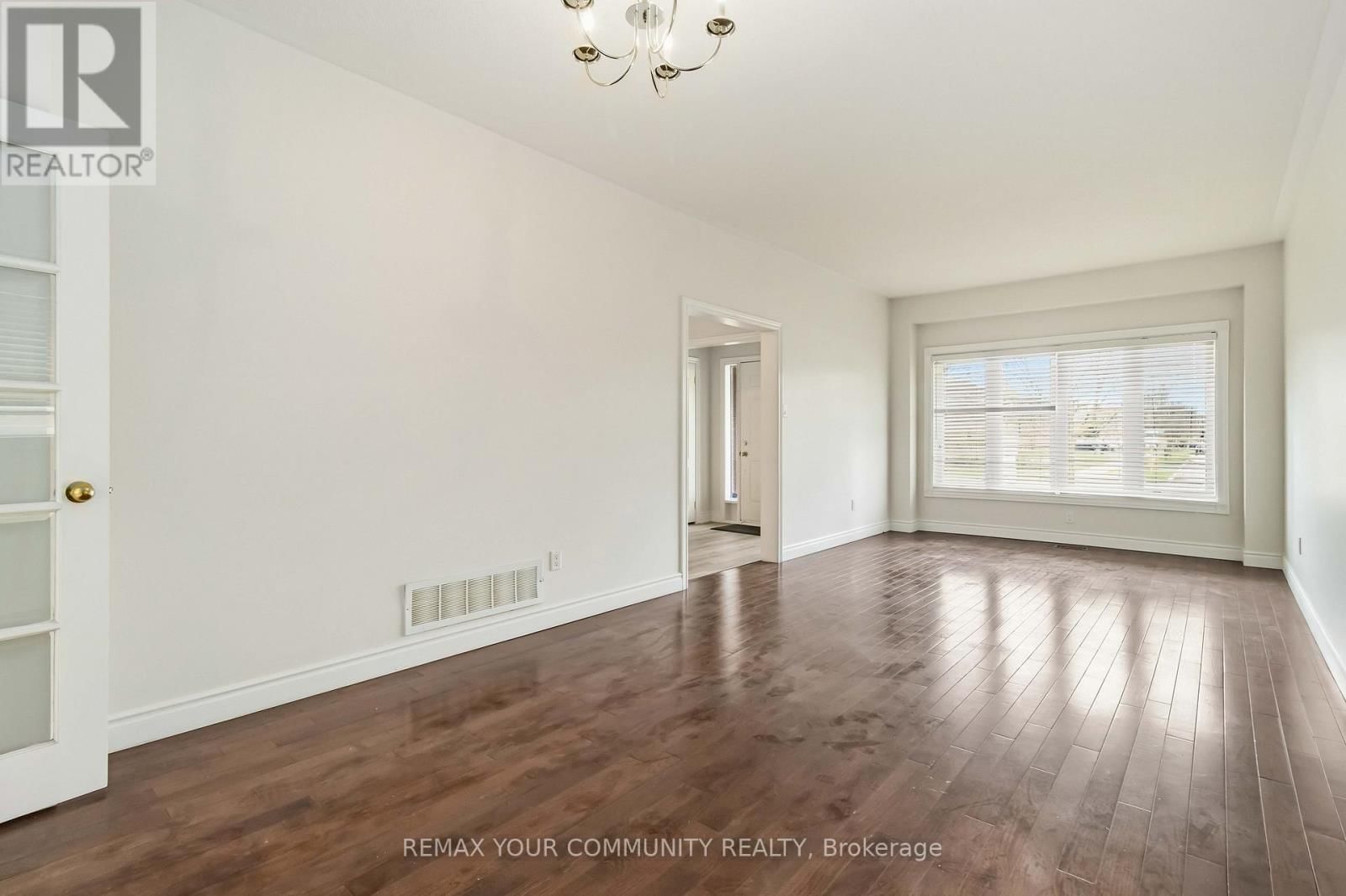 120 SHAFTSBURY AVENUE Image 4