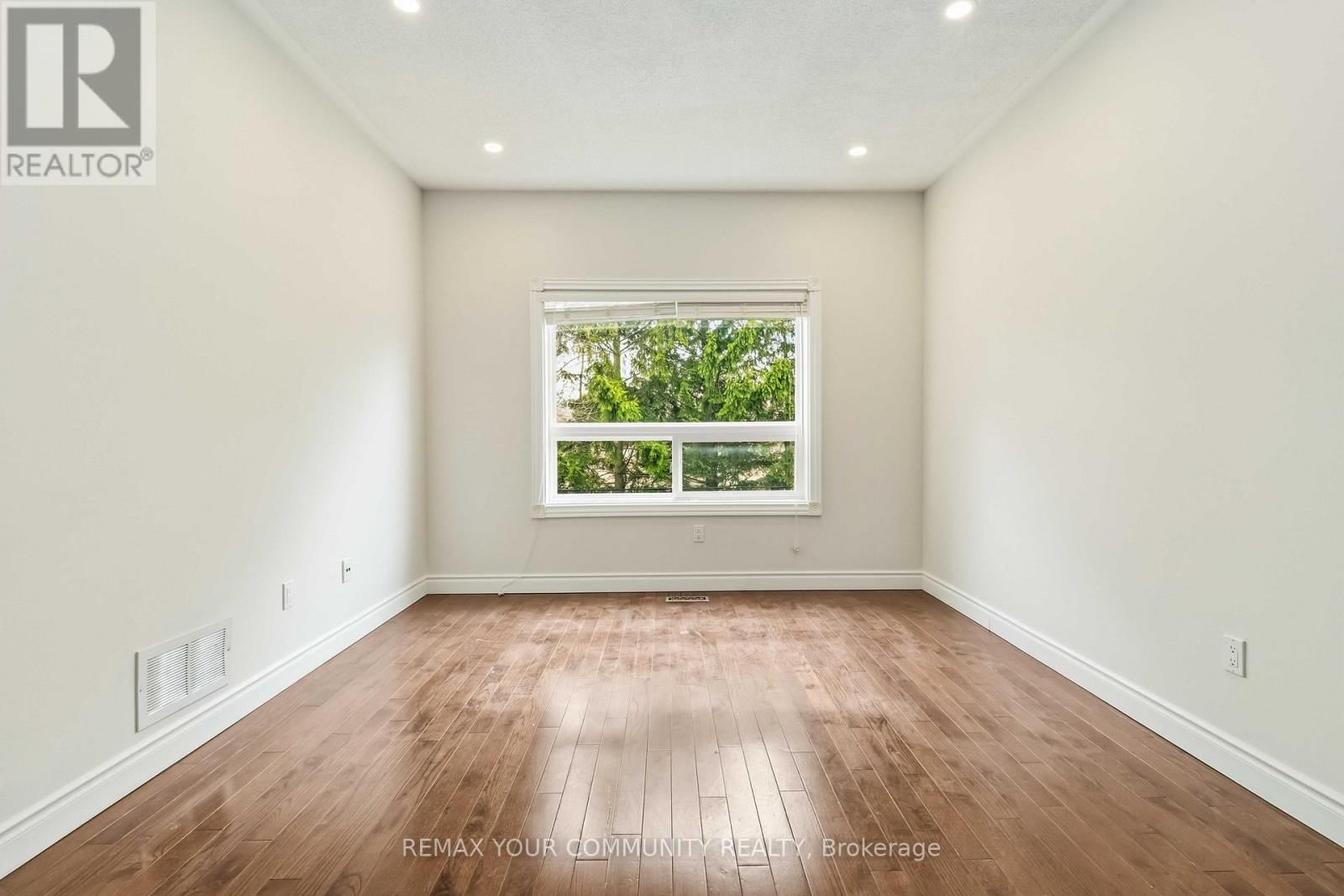 120 SHAFTSBURY AVENUE Image 8