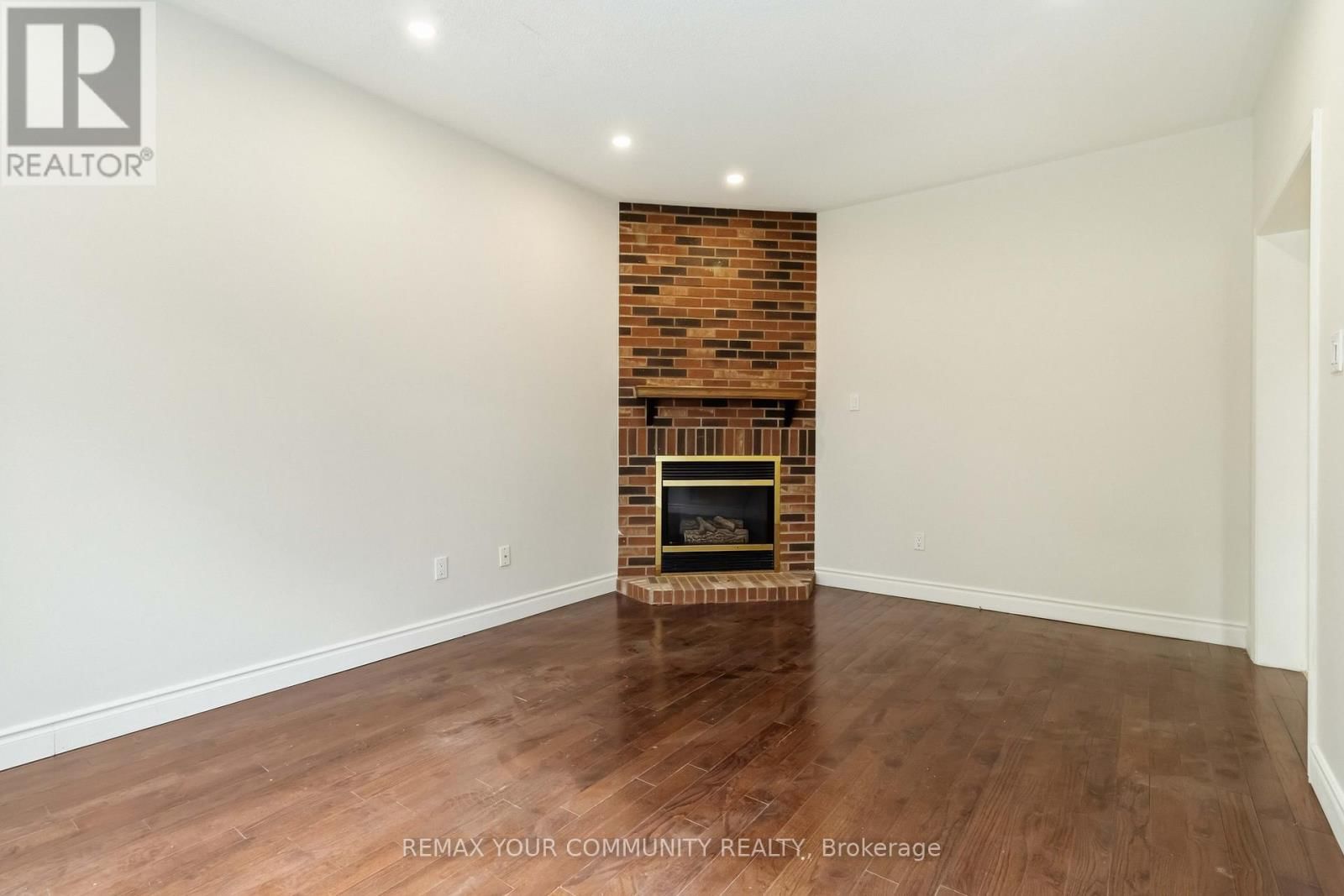 120 SHAFTSBURY AVENUE Image 9