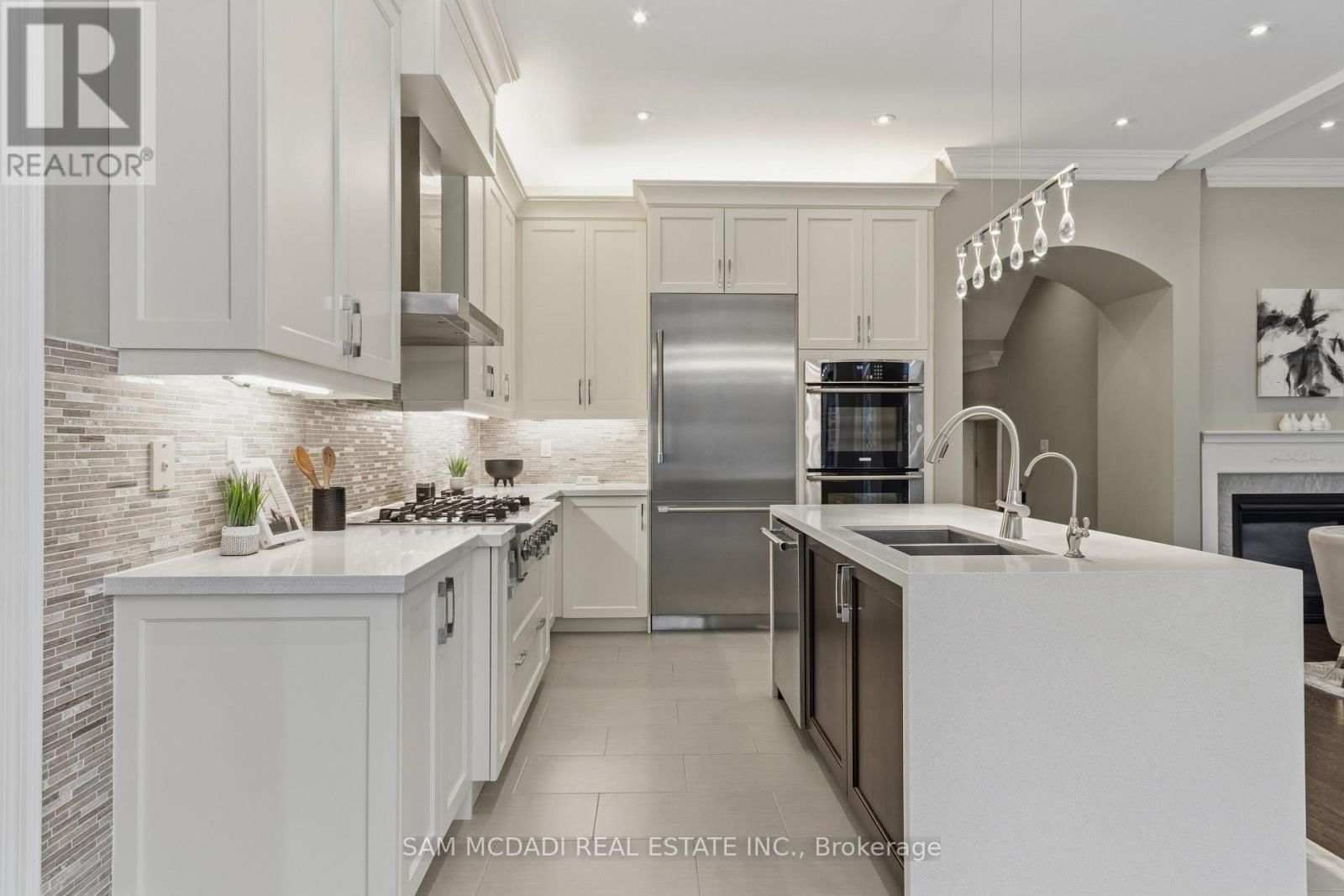 92 HEINTZMAN CRESCENT Image 12