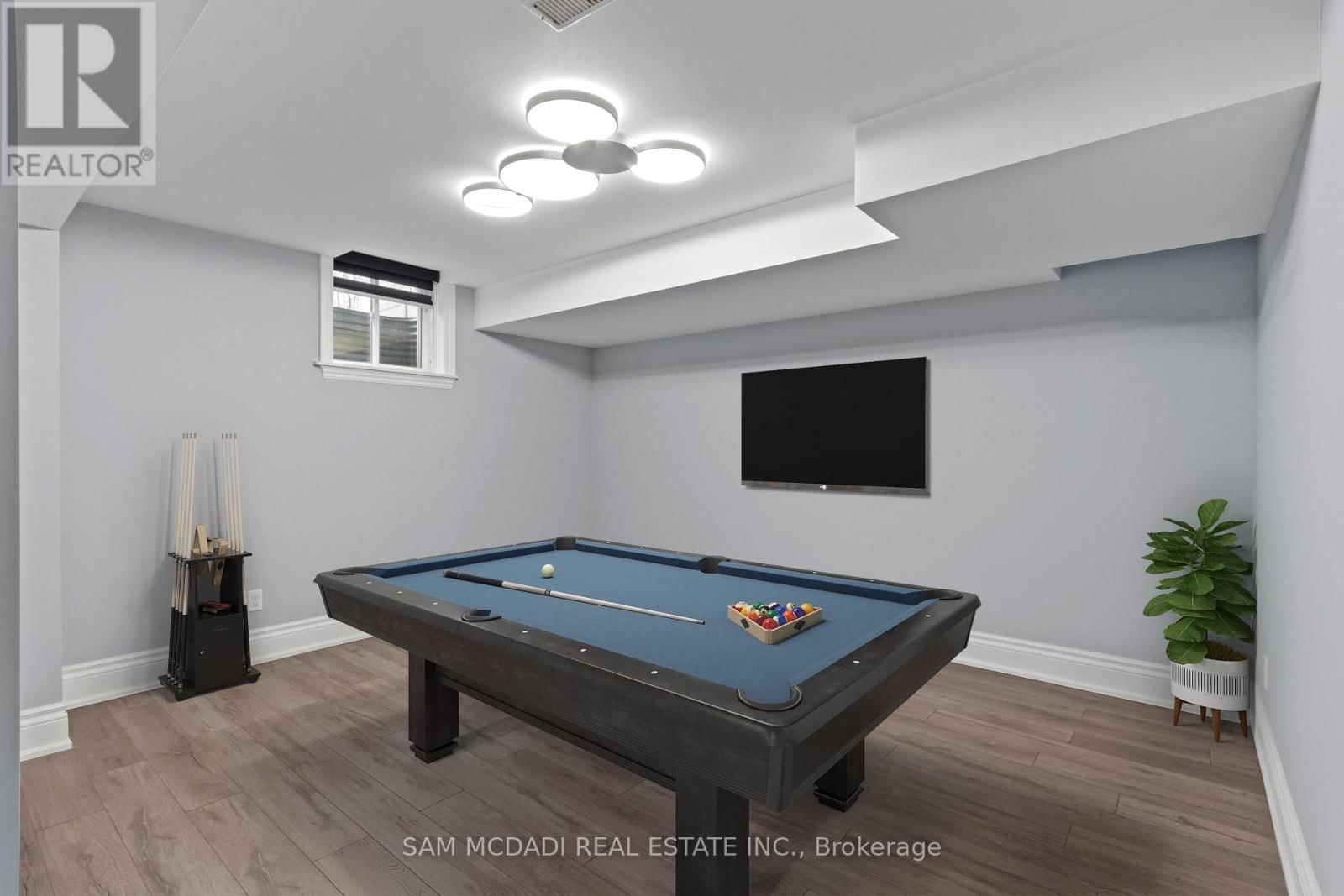 92 HEINTZMAN CRESCENT Image 46