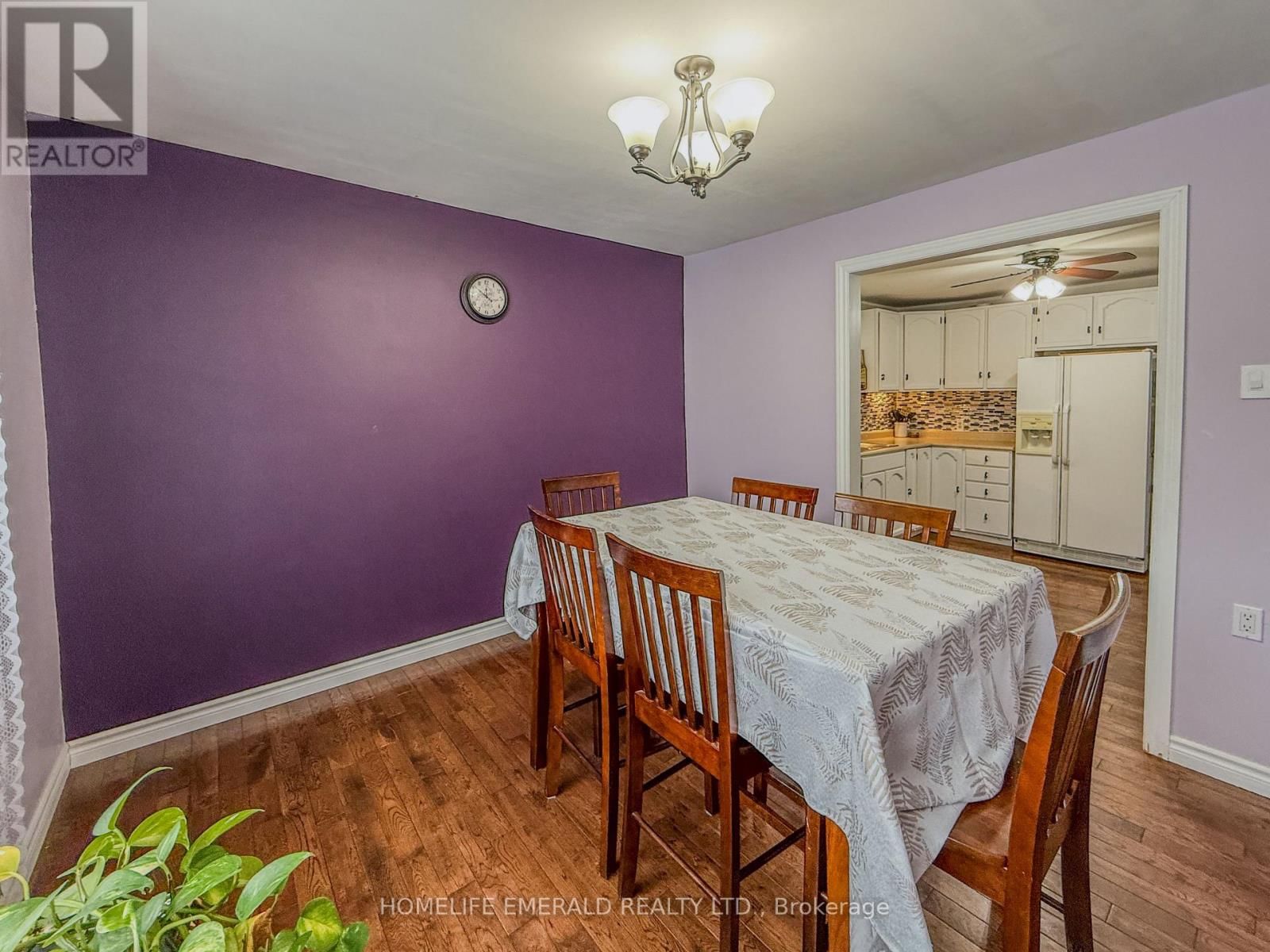 11 CENTRE STREET Image 8