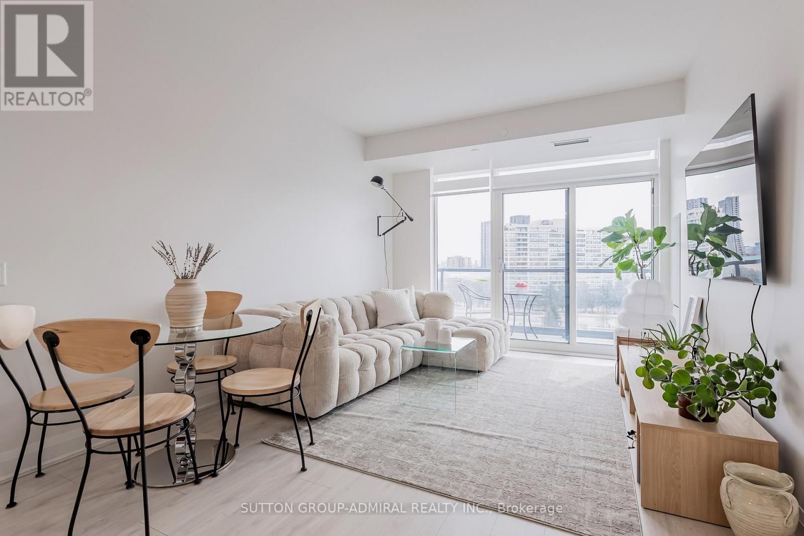 706 - 20 GATINEAU DRIVE Image 8