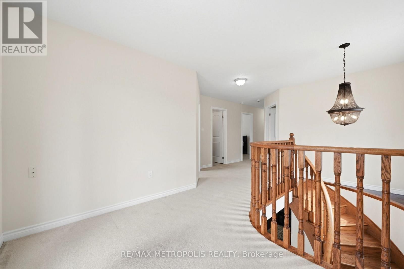 24 BAMBURG STREET Image 19