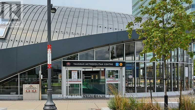 9000 JANE STREET Image 16