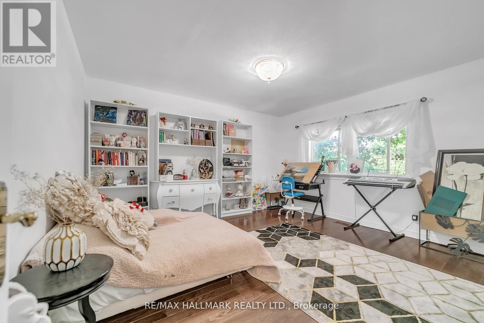 384 KENNEDY STREET WEST Image 26