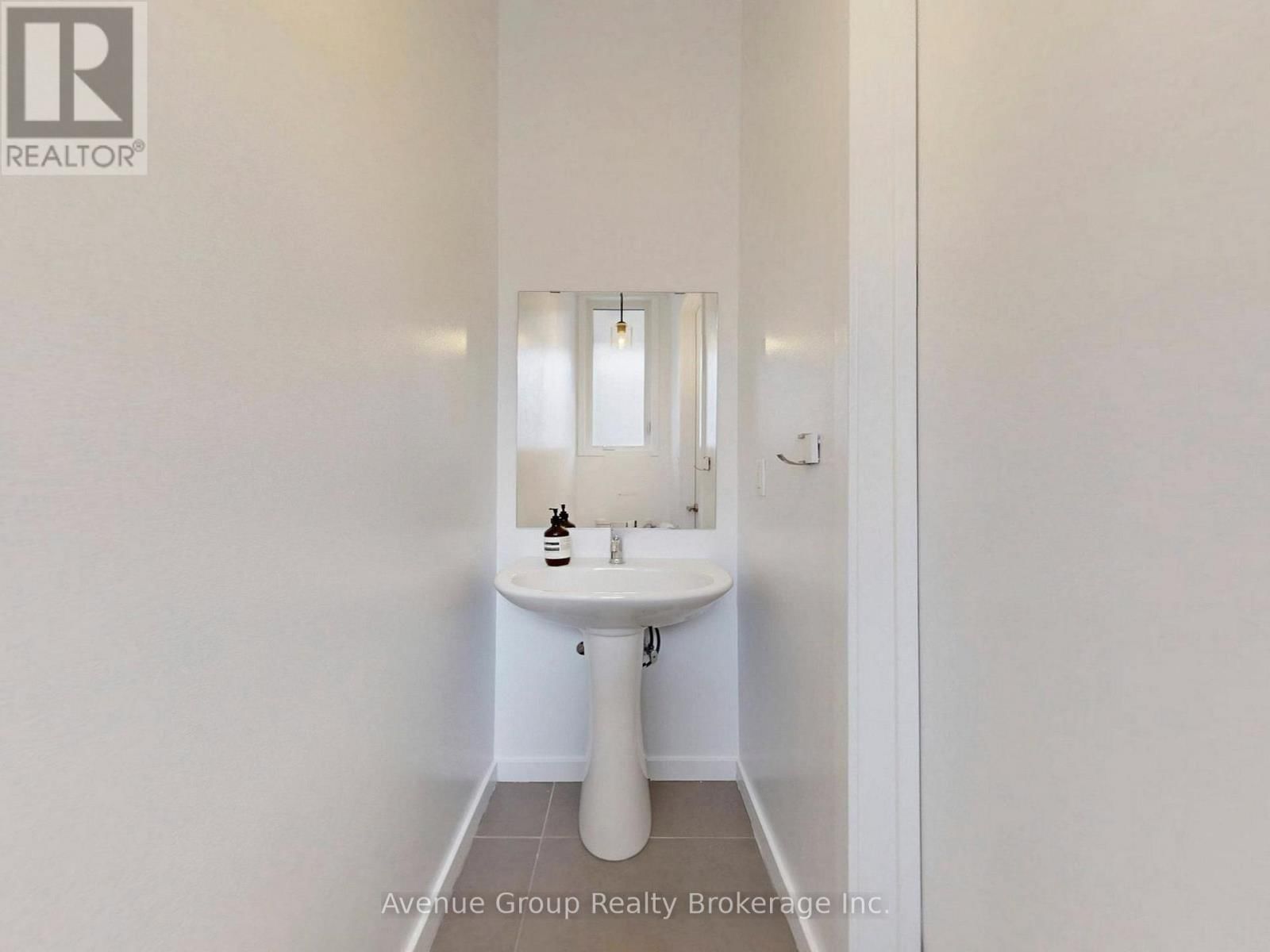 32 GENUINE LANE Image 14