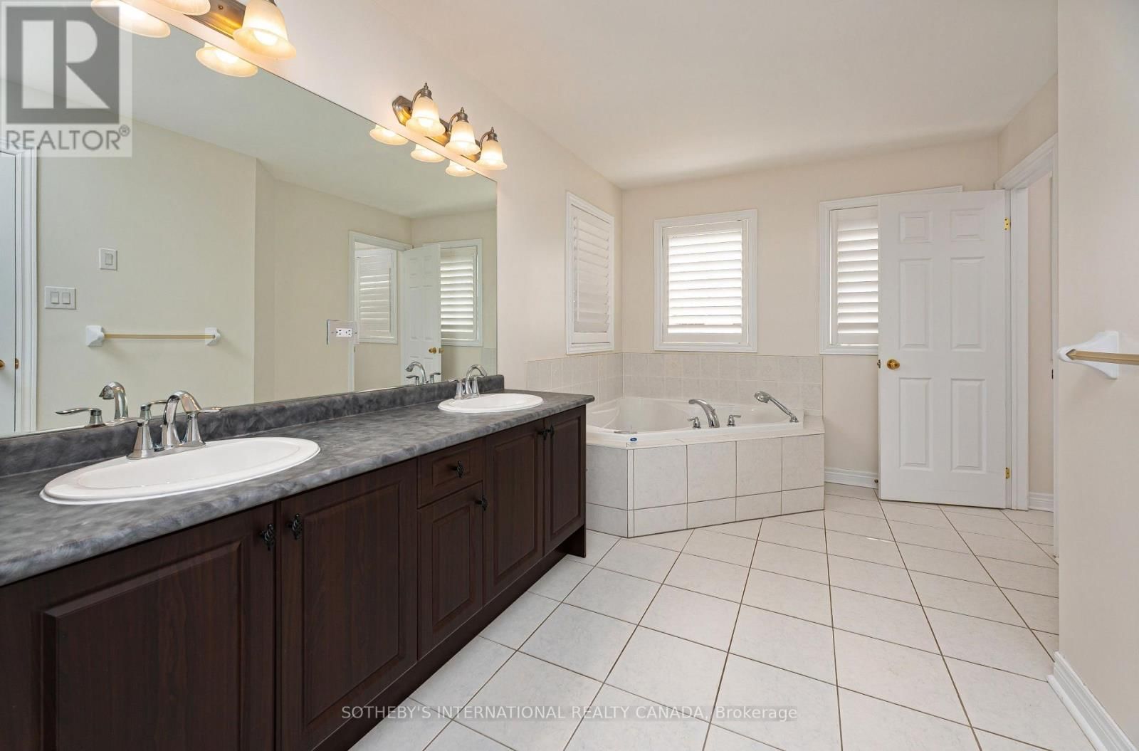 1 HERBERT WALES CRESCENT Image 27