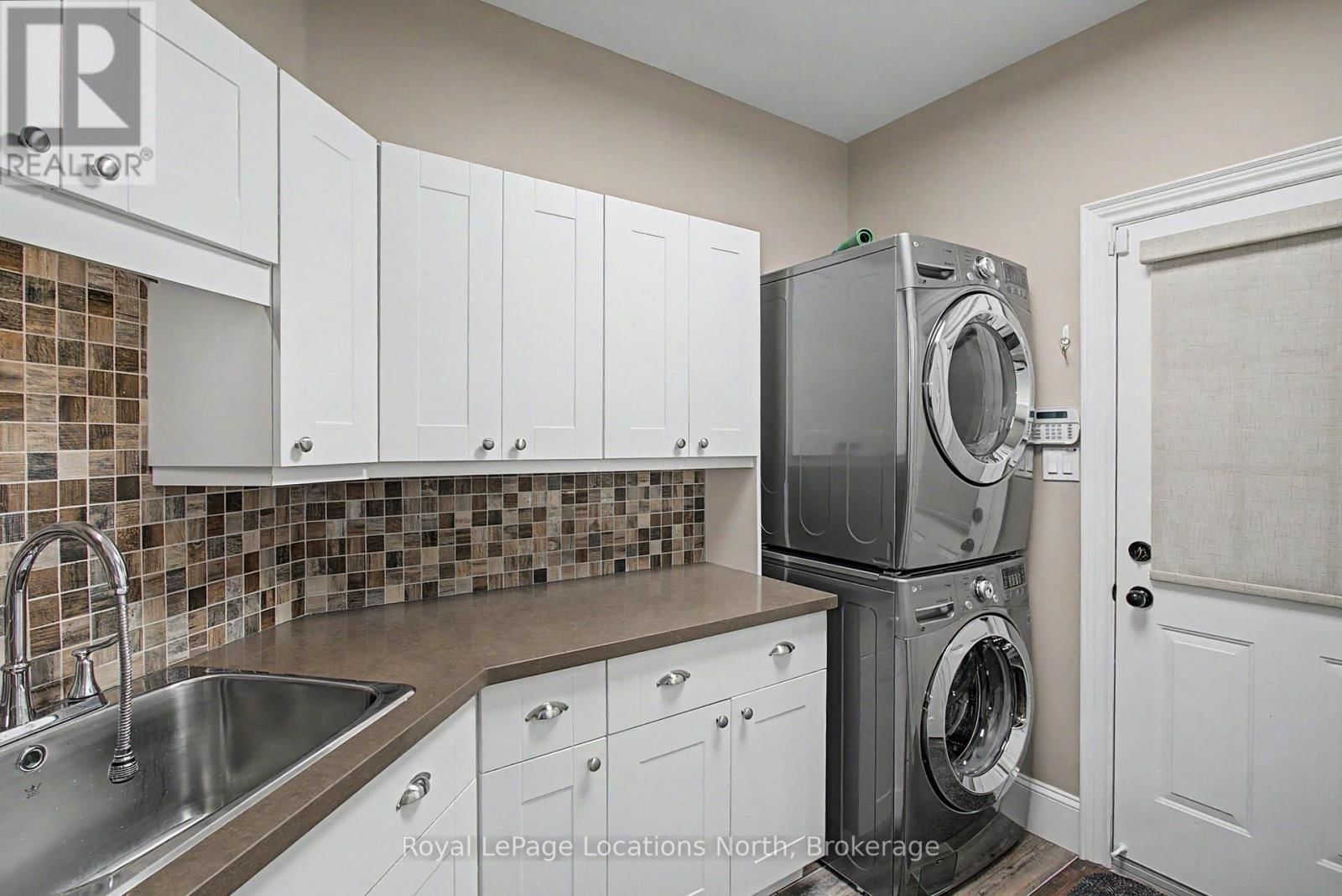 727 MADELINE HEIGHTS NORTH Image 15