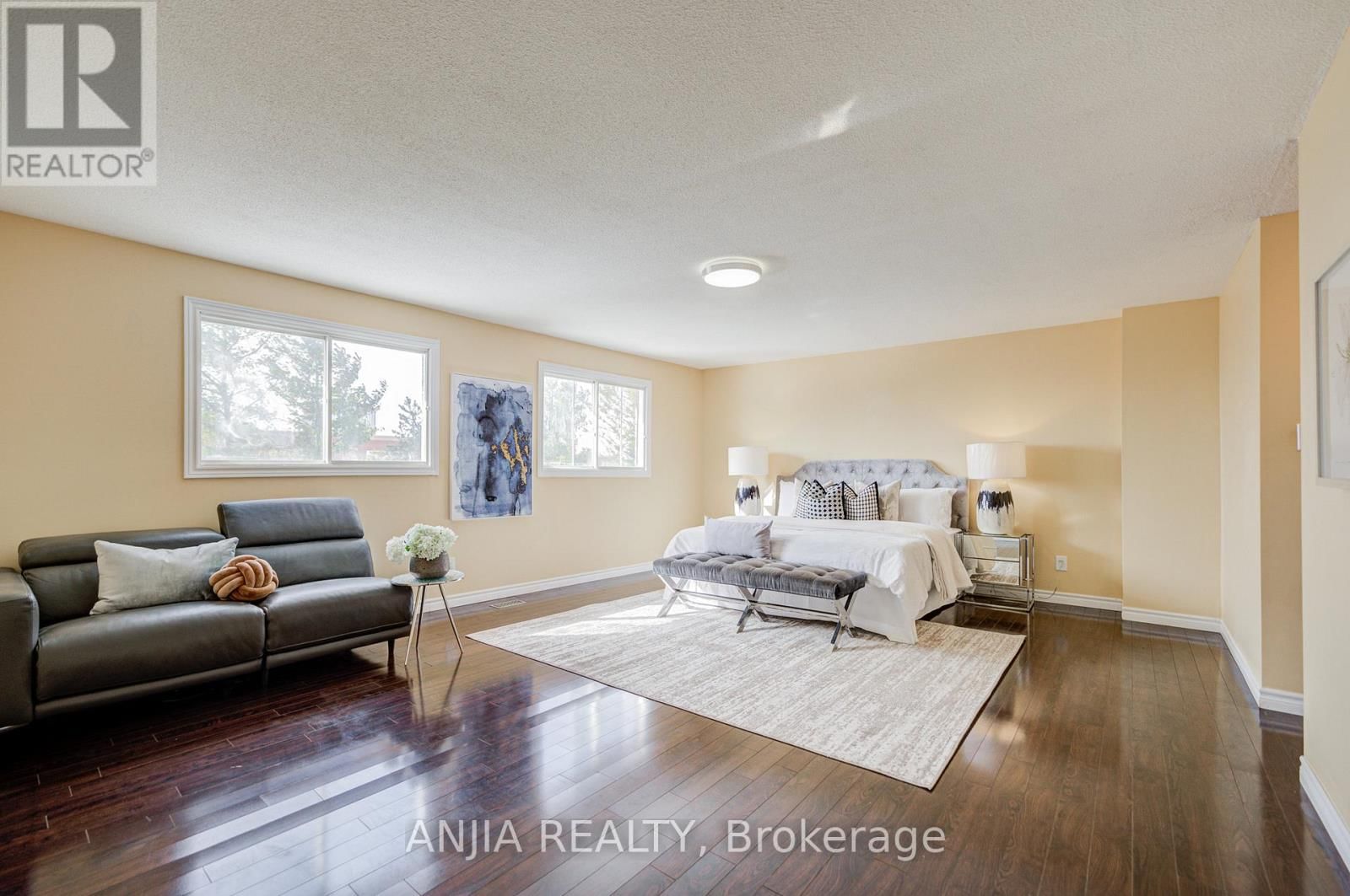 33 HAVAGAL CRESCENT Image 22