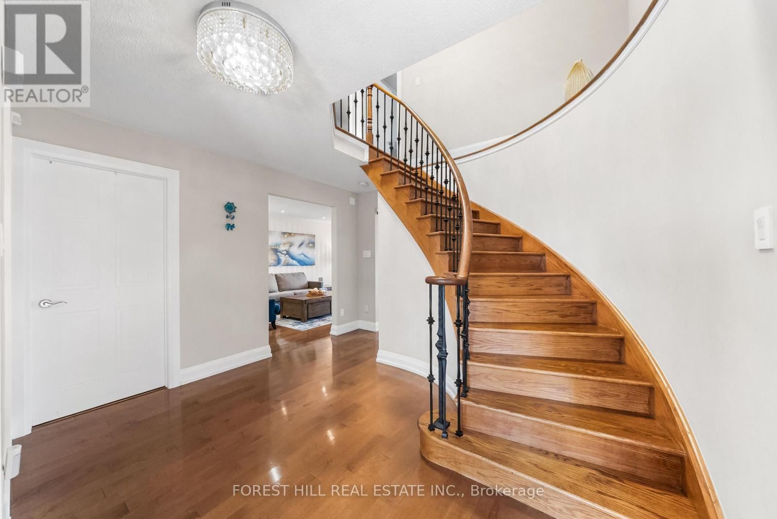 14 VALLEY CRESCENT Image 28