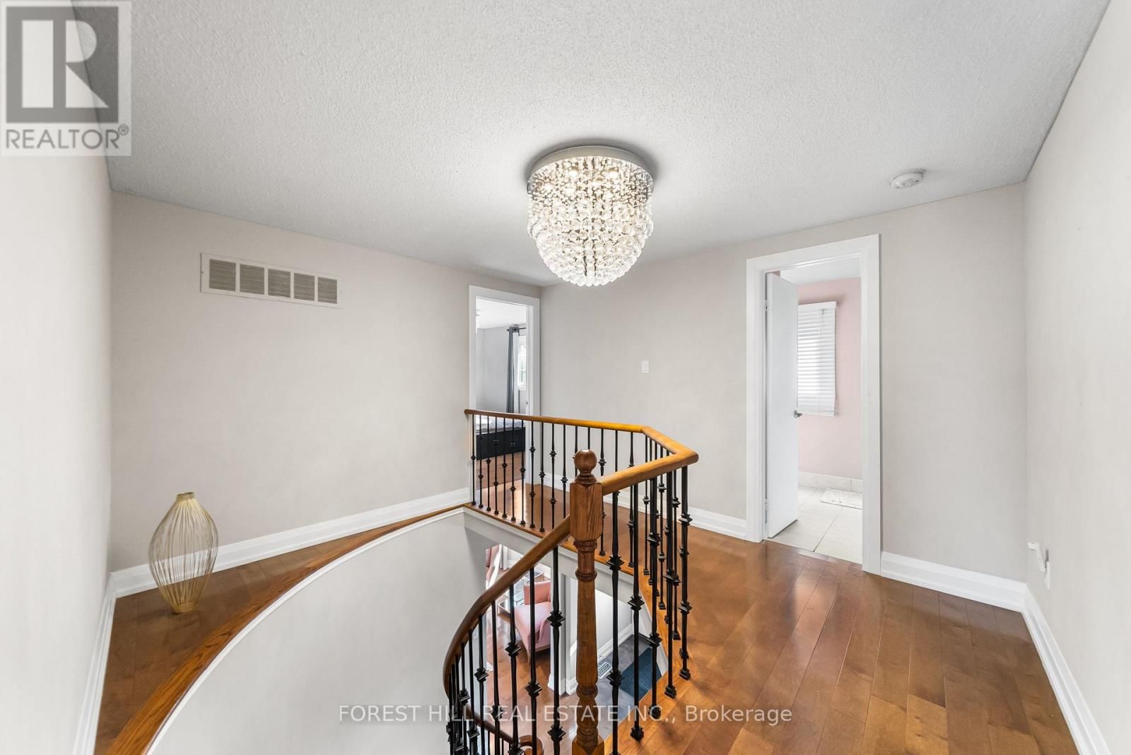 14 VALLEY CRESCENT Image 29