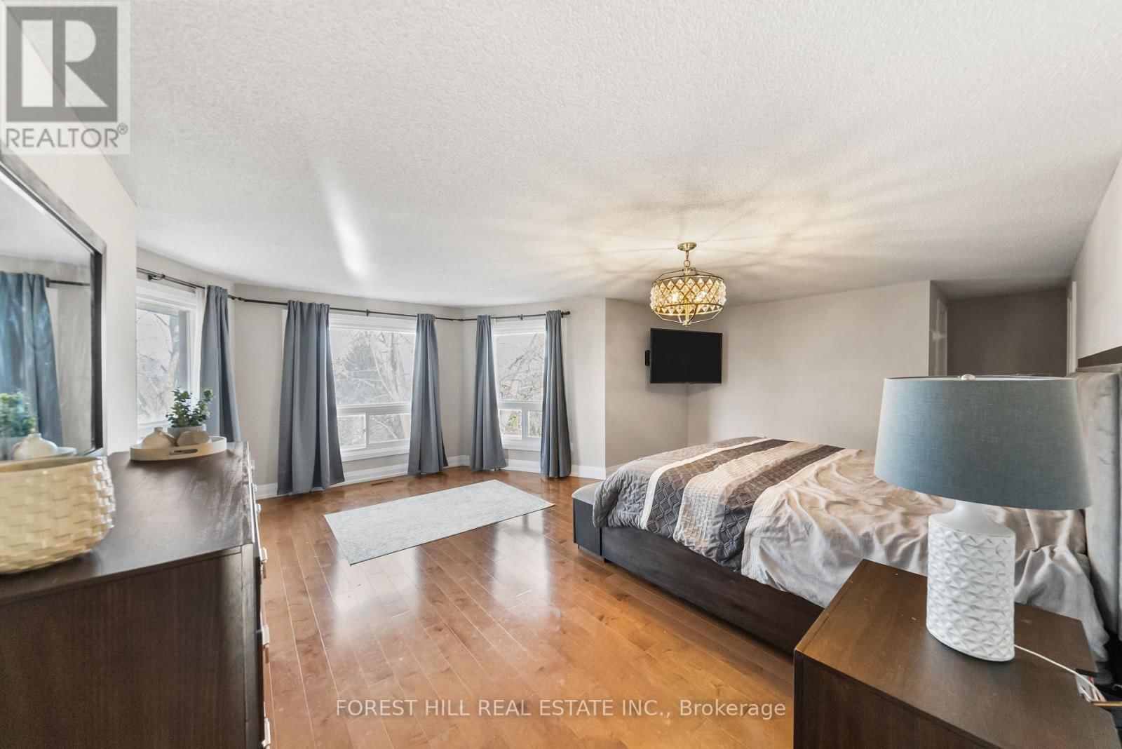 14 VALLEY CRESCENT Image 30