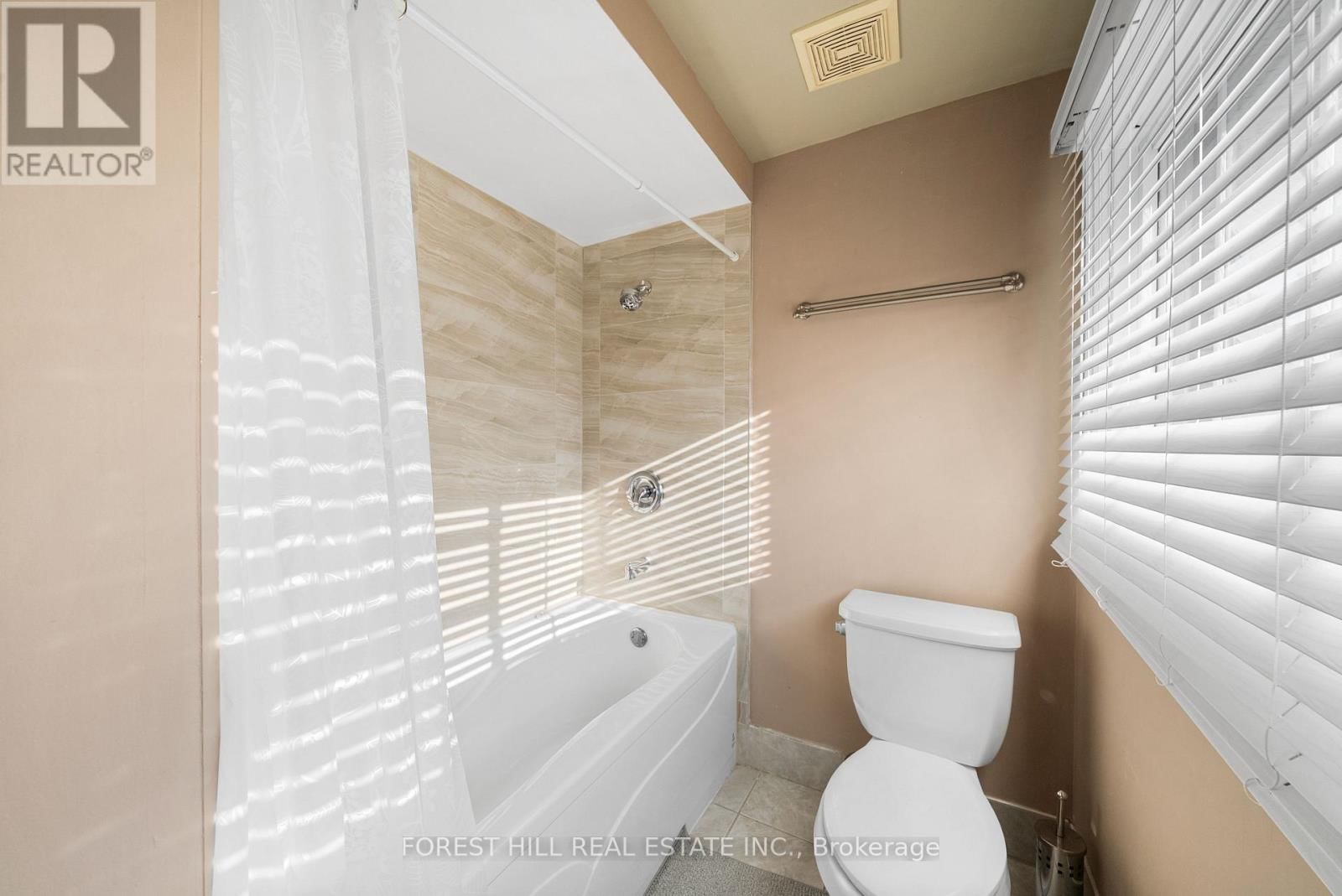 14 VALLEY CRESCENT Image 35