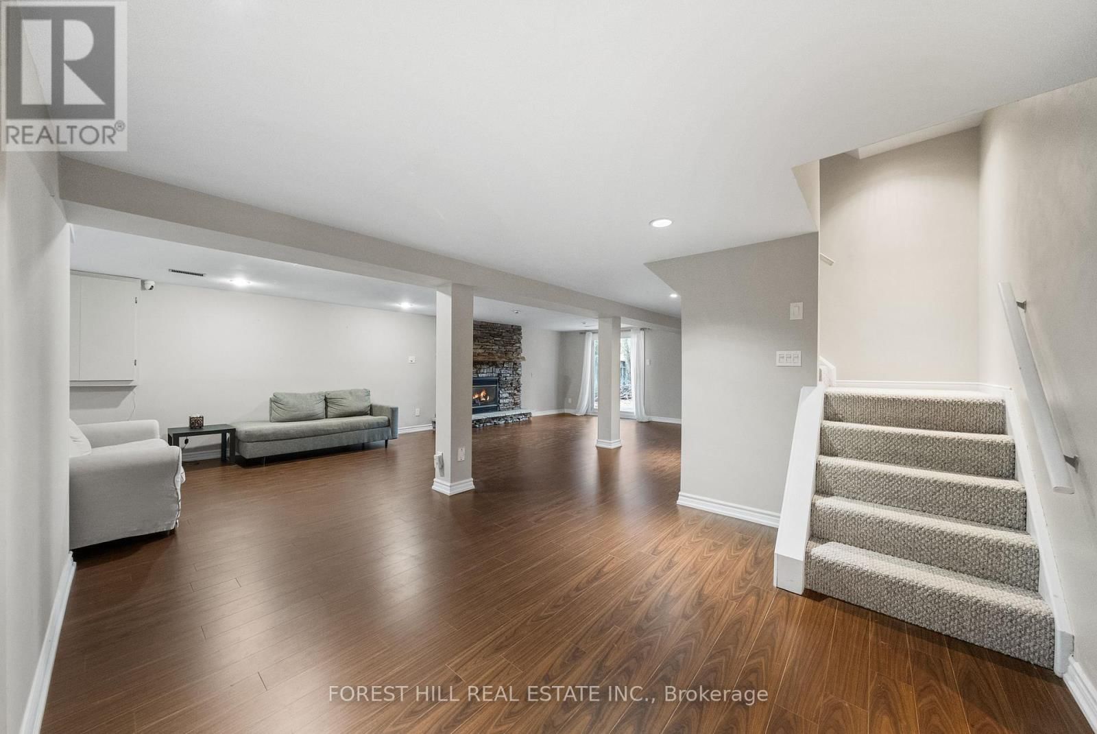 14 VALLEY CRESCENT Image 37