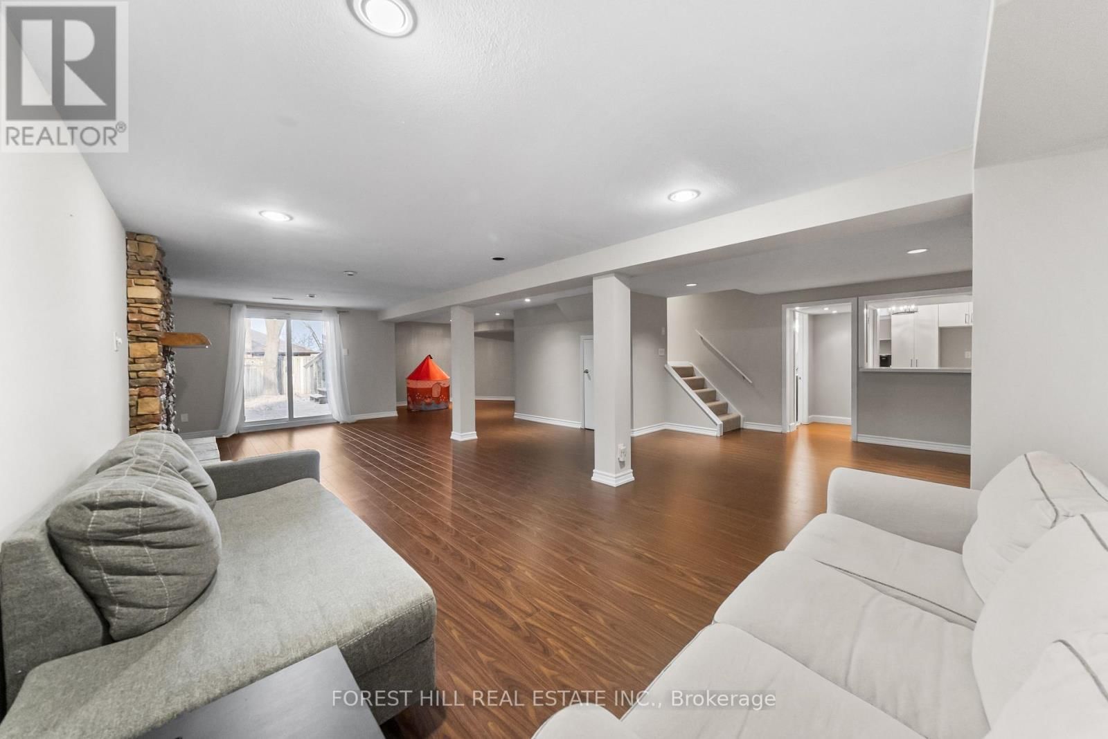 14 VALLEY CRESCENT Image 38