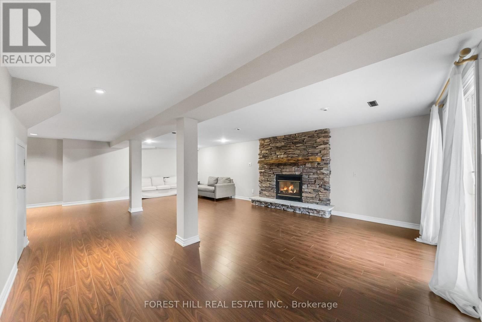 14 VALLEY CRESCENT Image 39