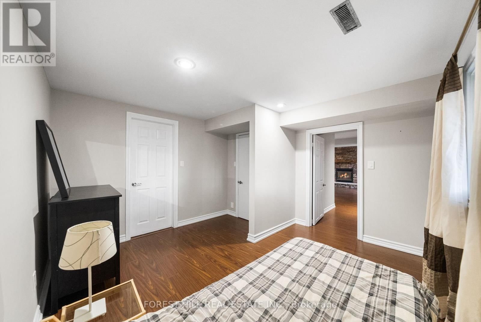 14 VALLEY CRESCENT Image 41