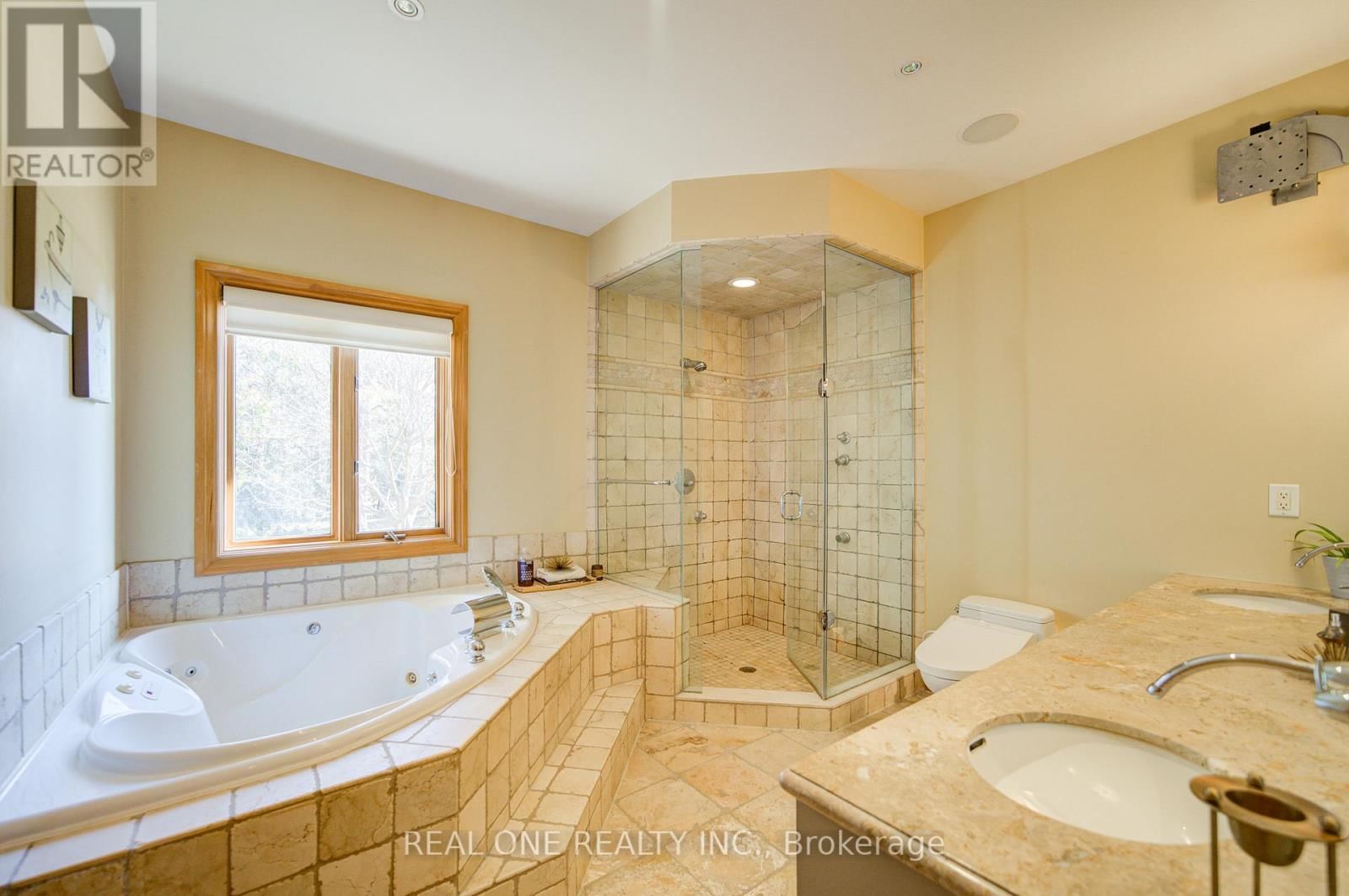 24 MAPLEHYRN AVENUE Image 25