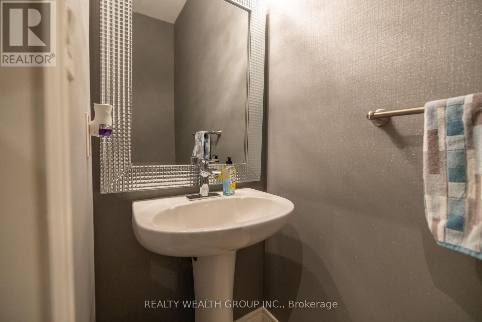 32 ROCK ELM COURT Image 8