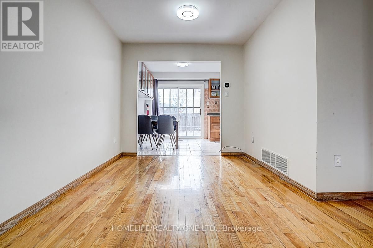 35 FIELDVIEW CRESCENT NORTH Image 9