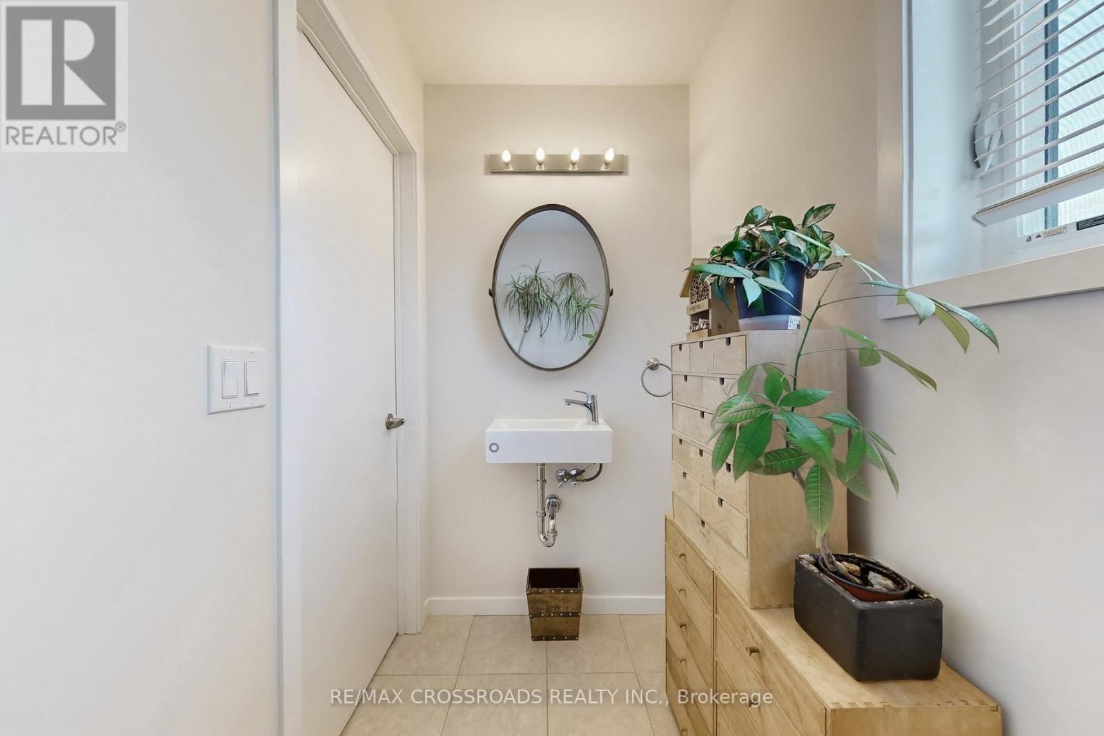 10 - 100 ALEX GARDNER CIRCLE Image 15