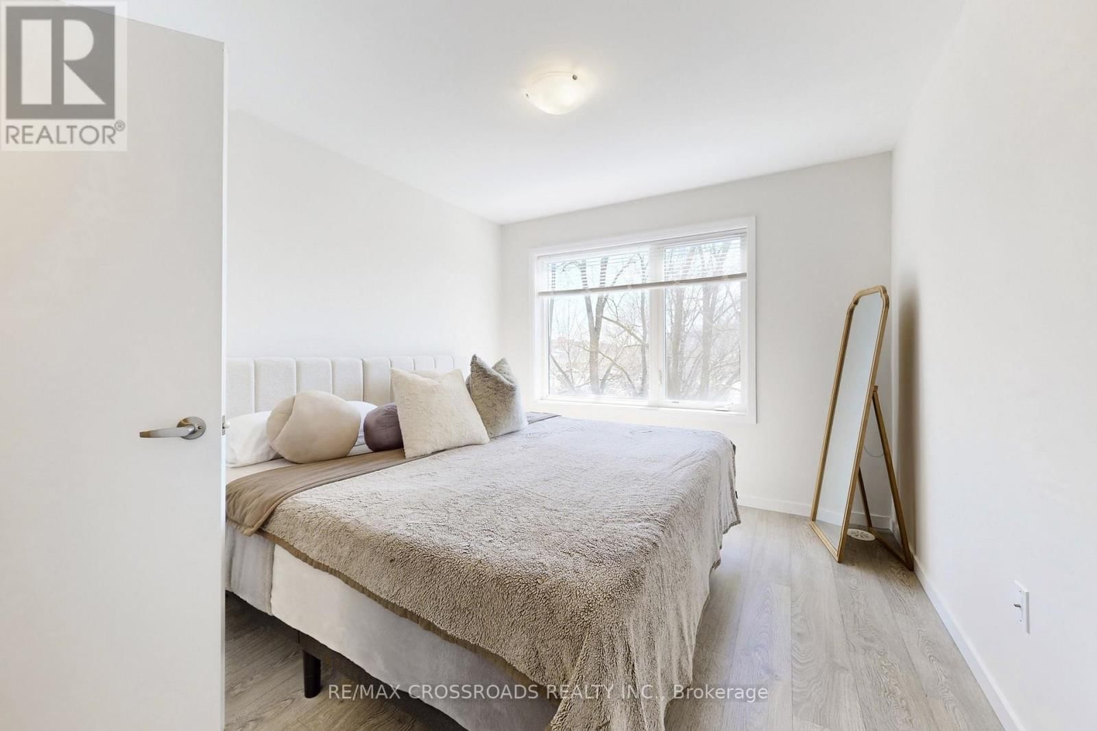 10 - 100 ALEX GARDNER CIRCLE Image 18