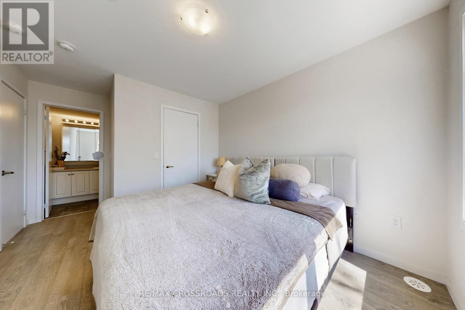 10 - 100 ALEX GARDNER CIRCLE Image 19