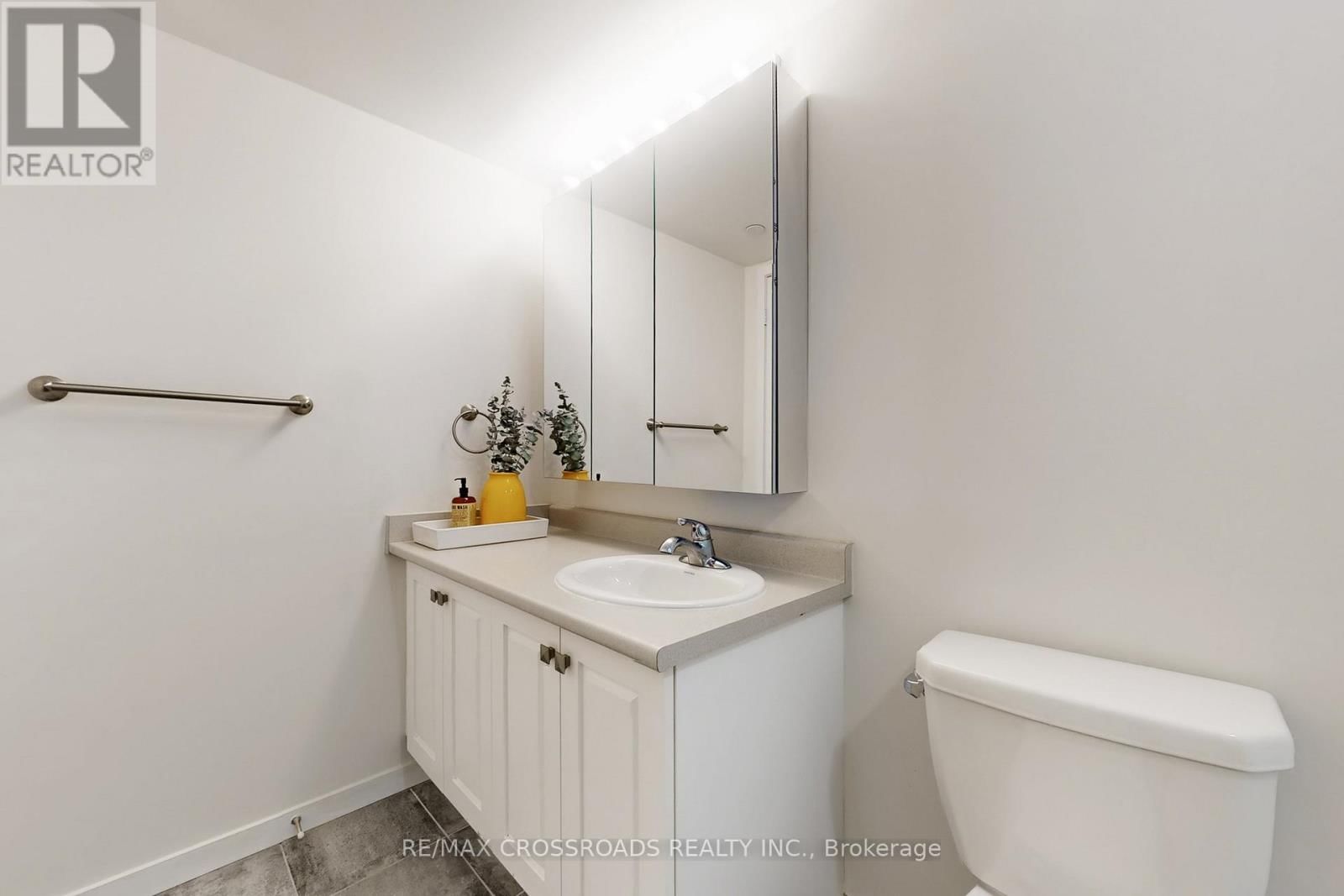 10 - 100 ALEX GARDNER CIRCLE Image 21