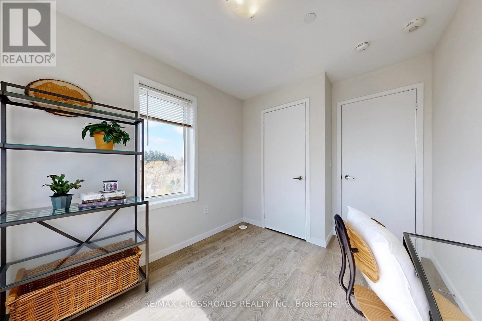 10 - 100 ALEX GARDNER CIRCLE Image 26