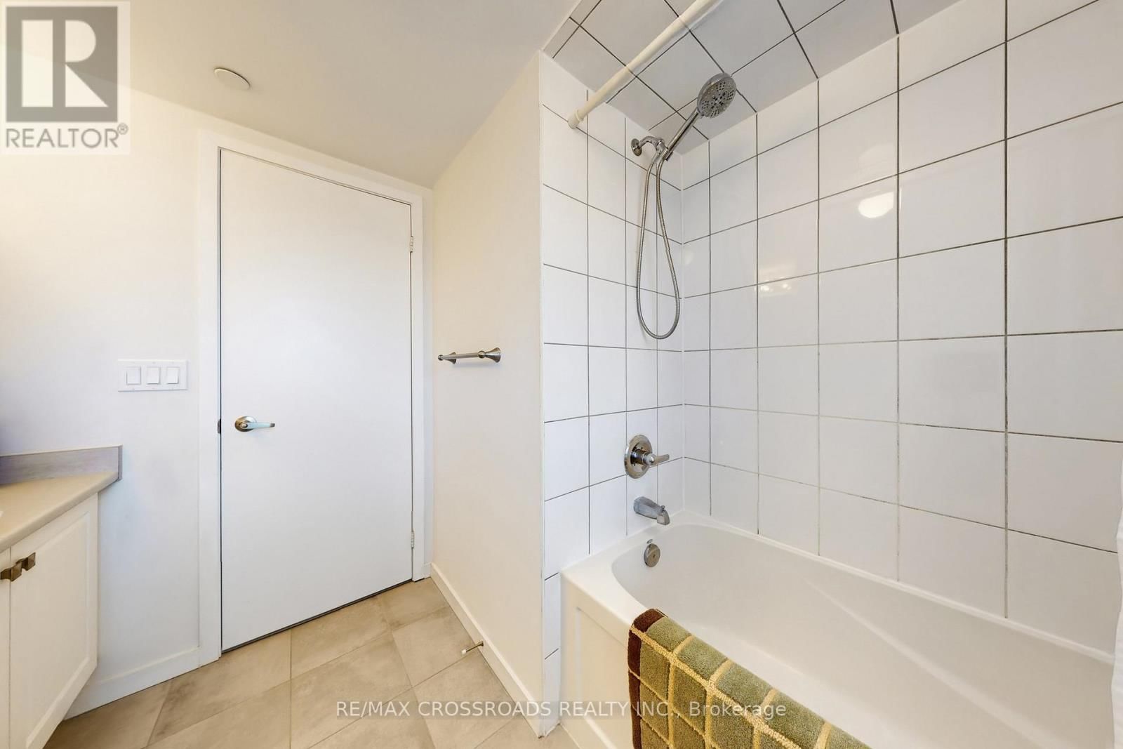 10 - 100 ALEX GARDNER CIRCLE Image 29