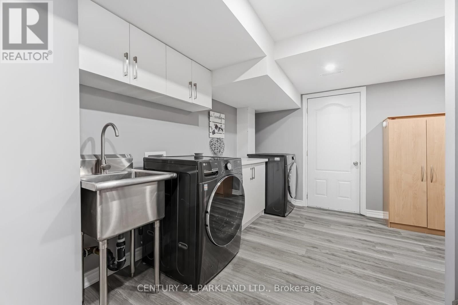 15 JONAS MILLWAY Image 36