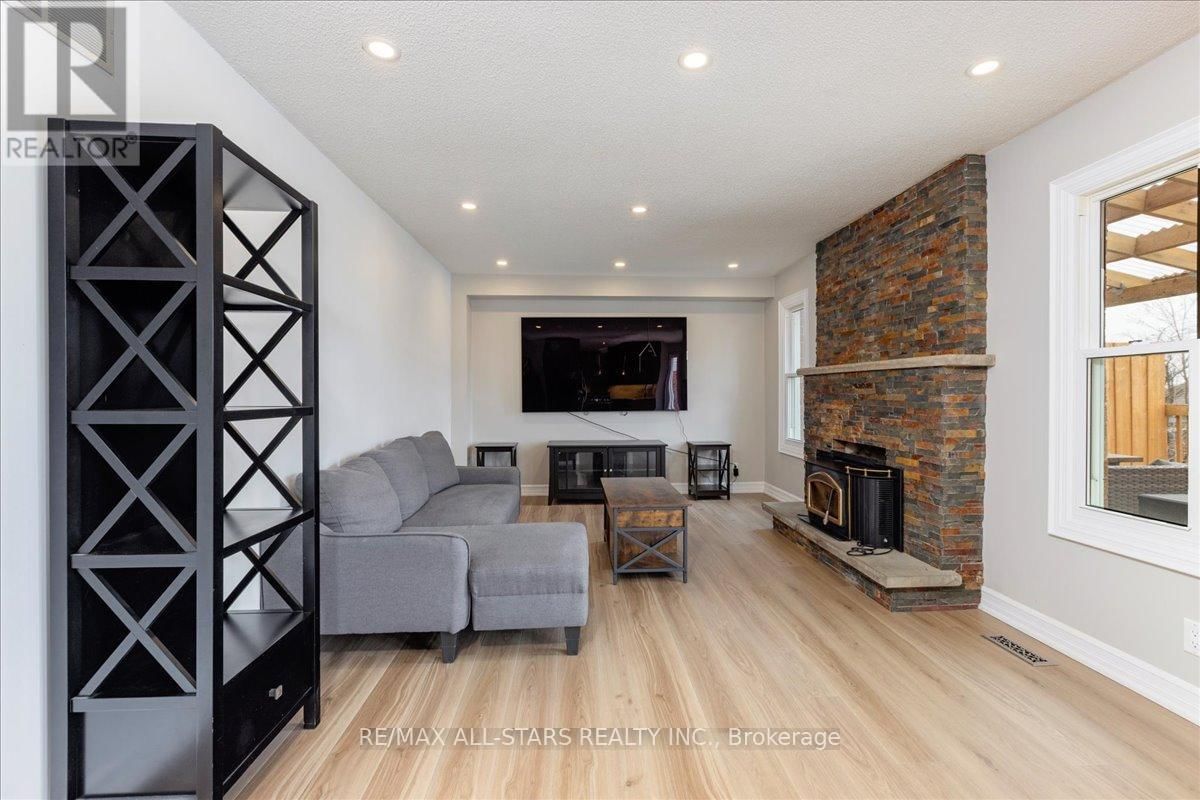 40 CHARTWELL CRESCENT Image 12