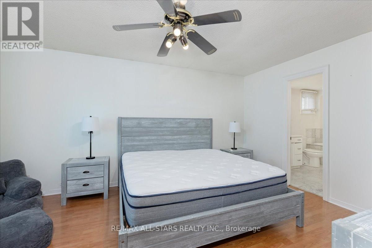 40 CHARTWELL CRESCENT Image 17