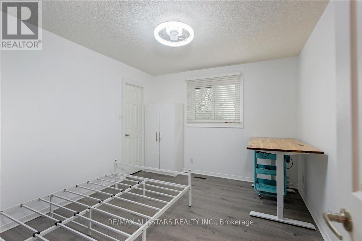 40 CHARTWELL CRESCENT Image 23