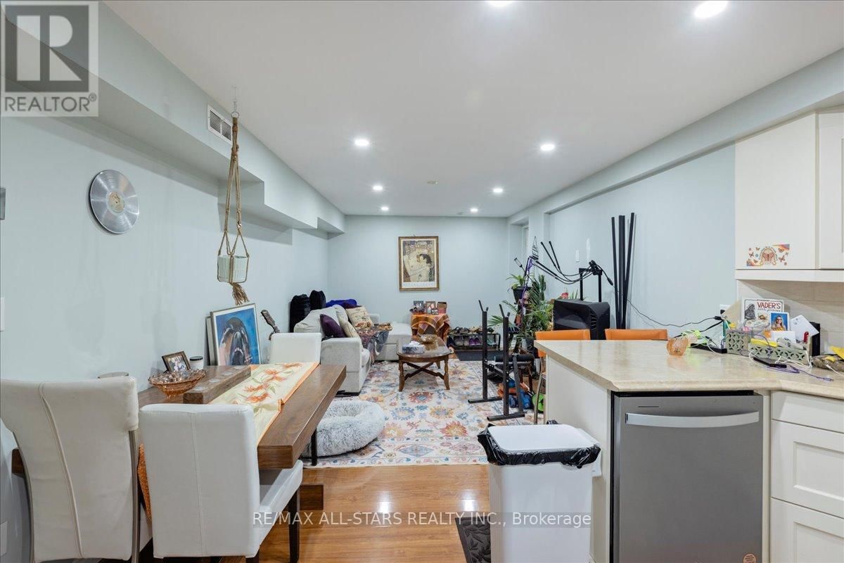 40 CHARTWELL CRESCENT Image 29