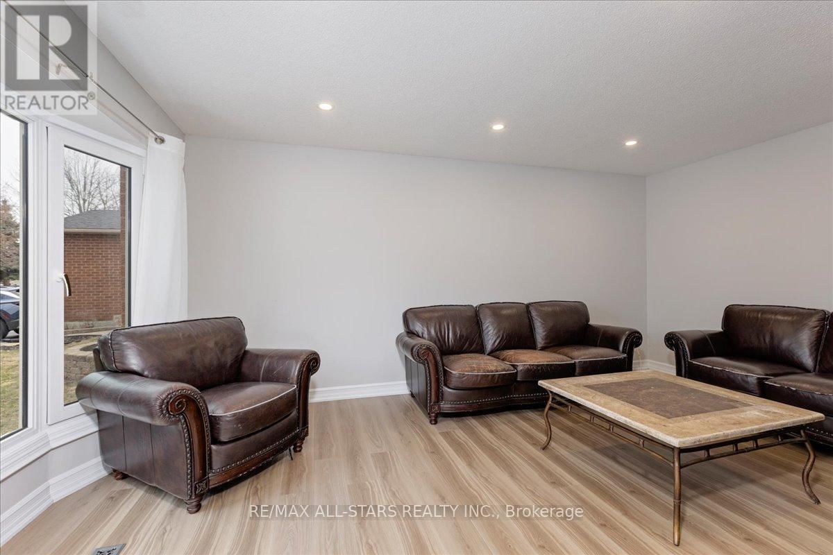 40 CHARTWELL CRESCENT Image 5