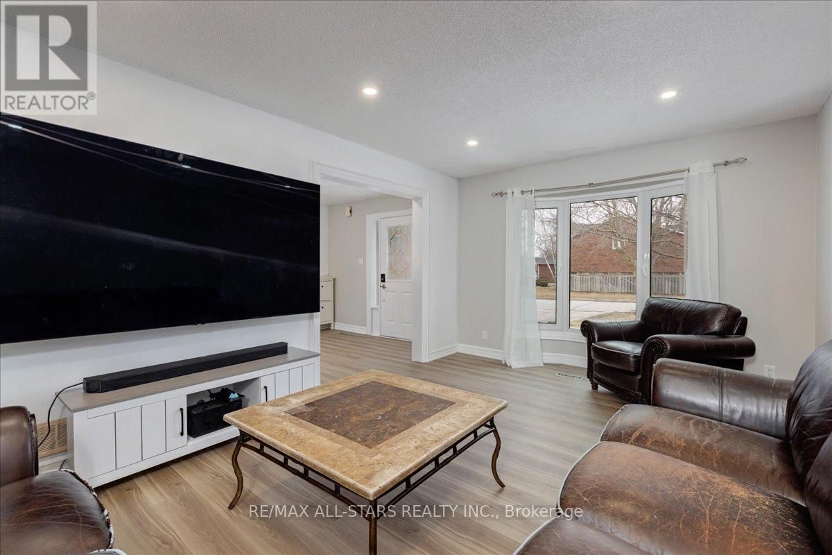 40 CHARTWELL CRESCENT Image 6