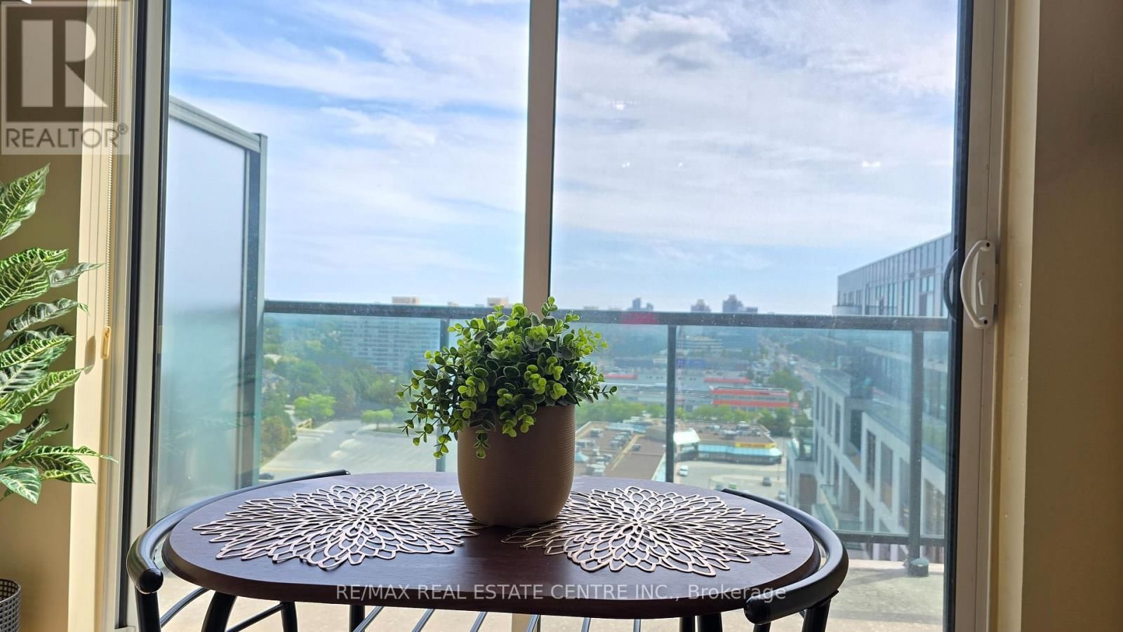 PH207 - 18 HARDING BOULEVARD Image 10