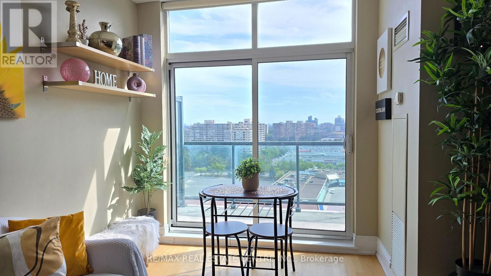 PH207 - 18 HARDING BOULEVARD Image 12