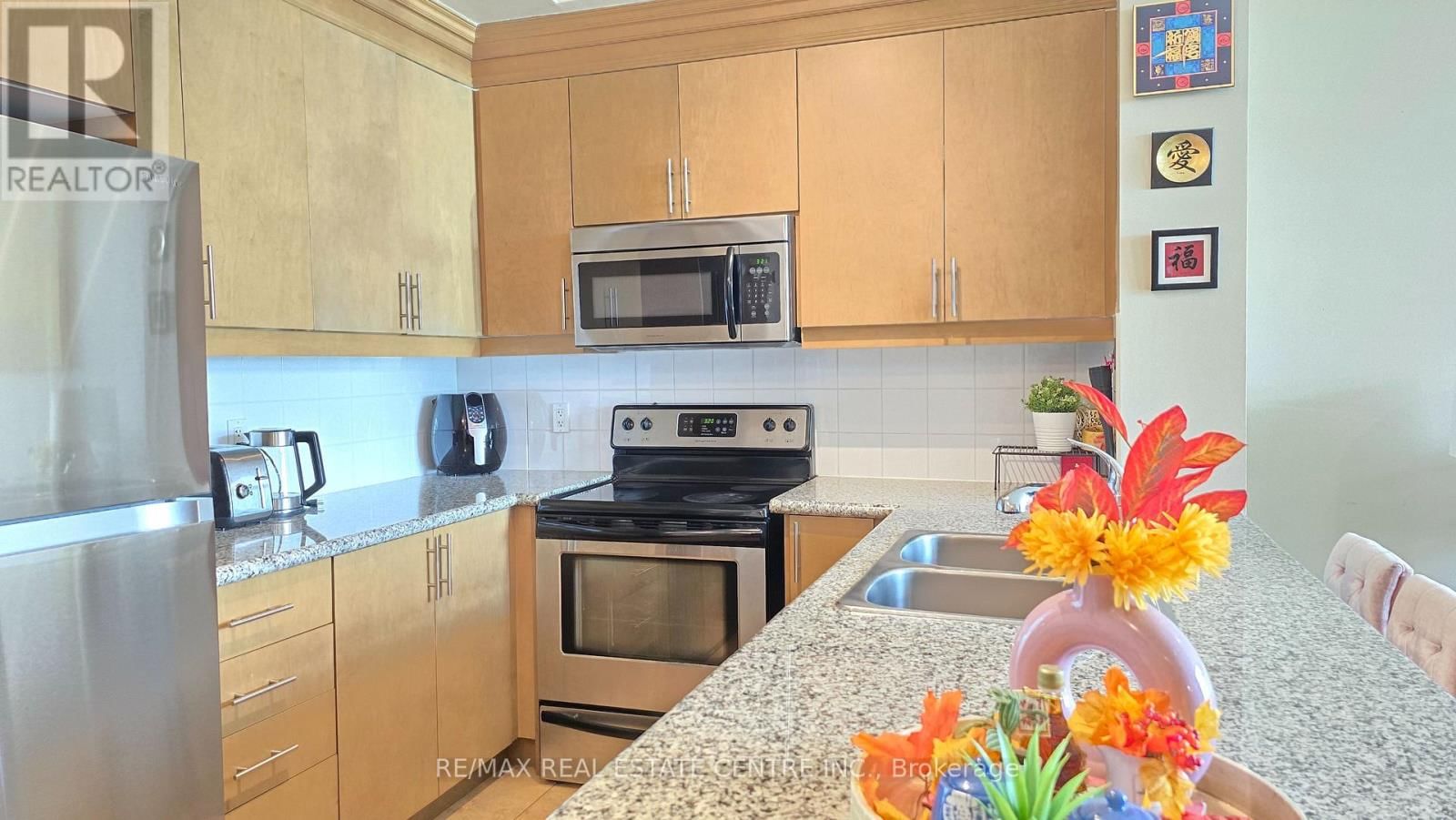 PH207 - 18 HARDING BOULEVARD Image 21