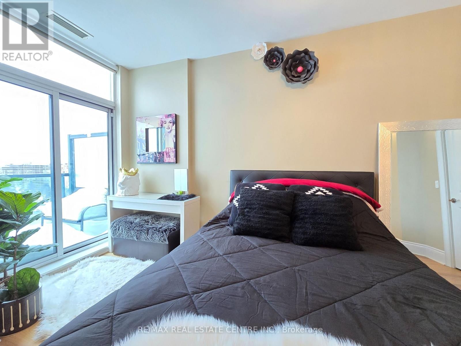 PH207 - 18 HARDING BOULEVARD Image 32