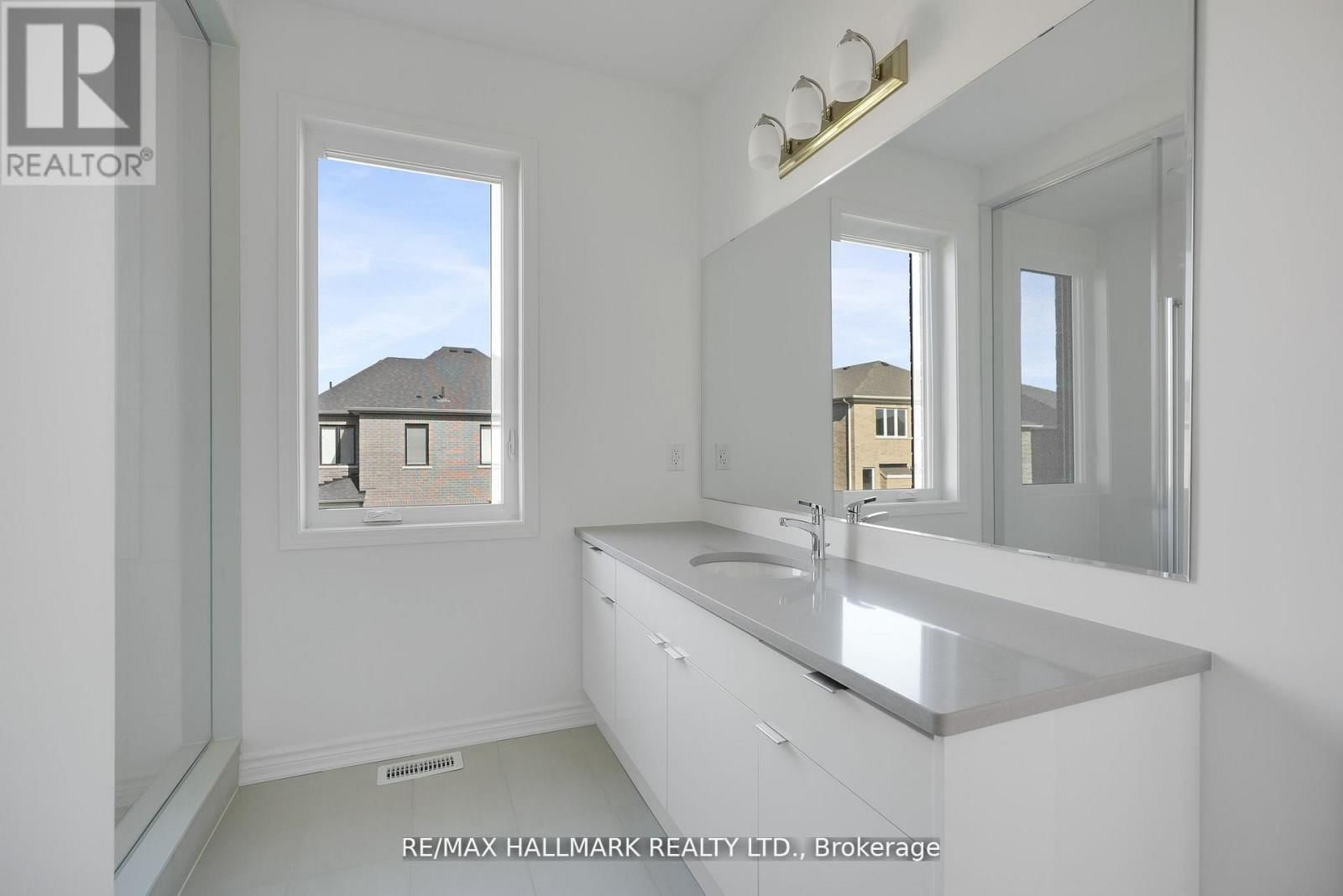 626 NEWLOVE STREET Image 24