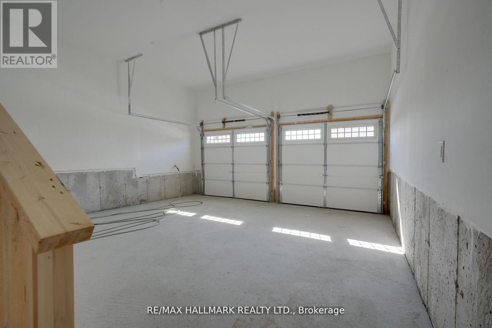 626 NEWLOVE STREET Image 29