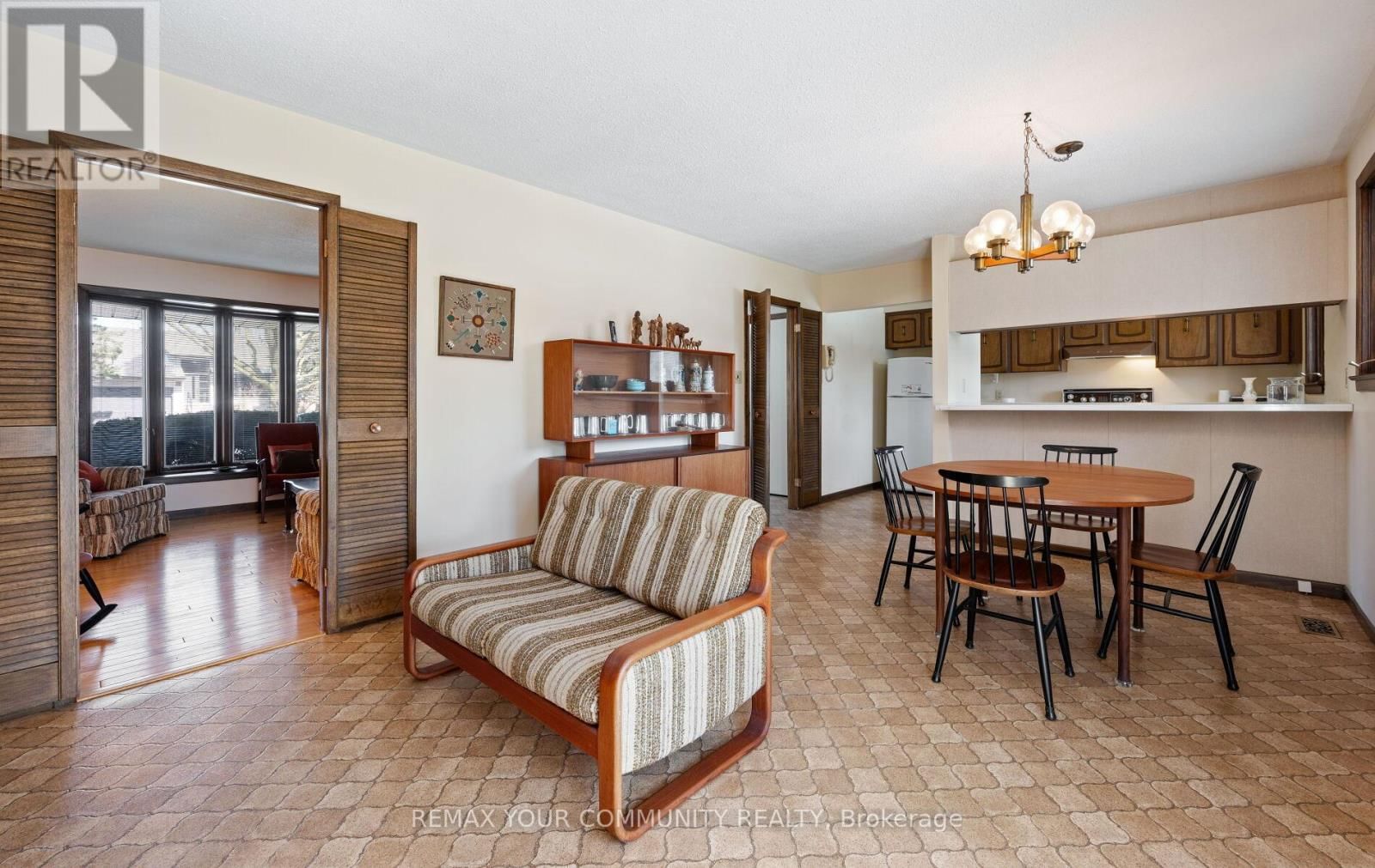 11 GLENVIEW DRIVE Image 12