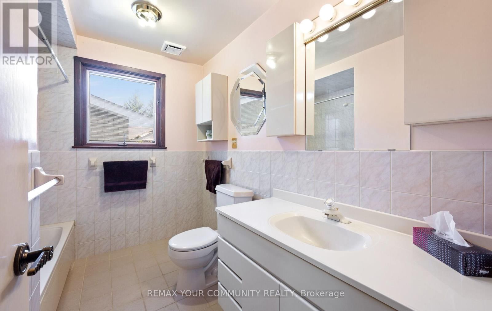 11 GLENVIEW DRIVE Image 18