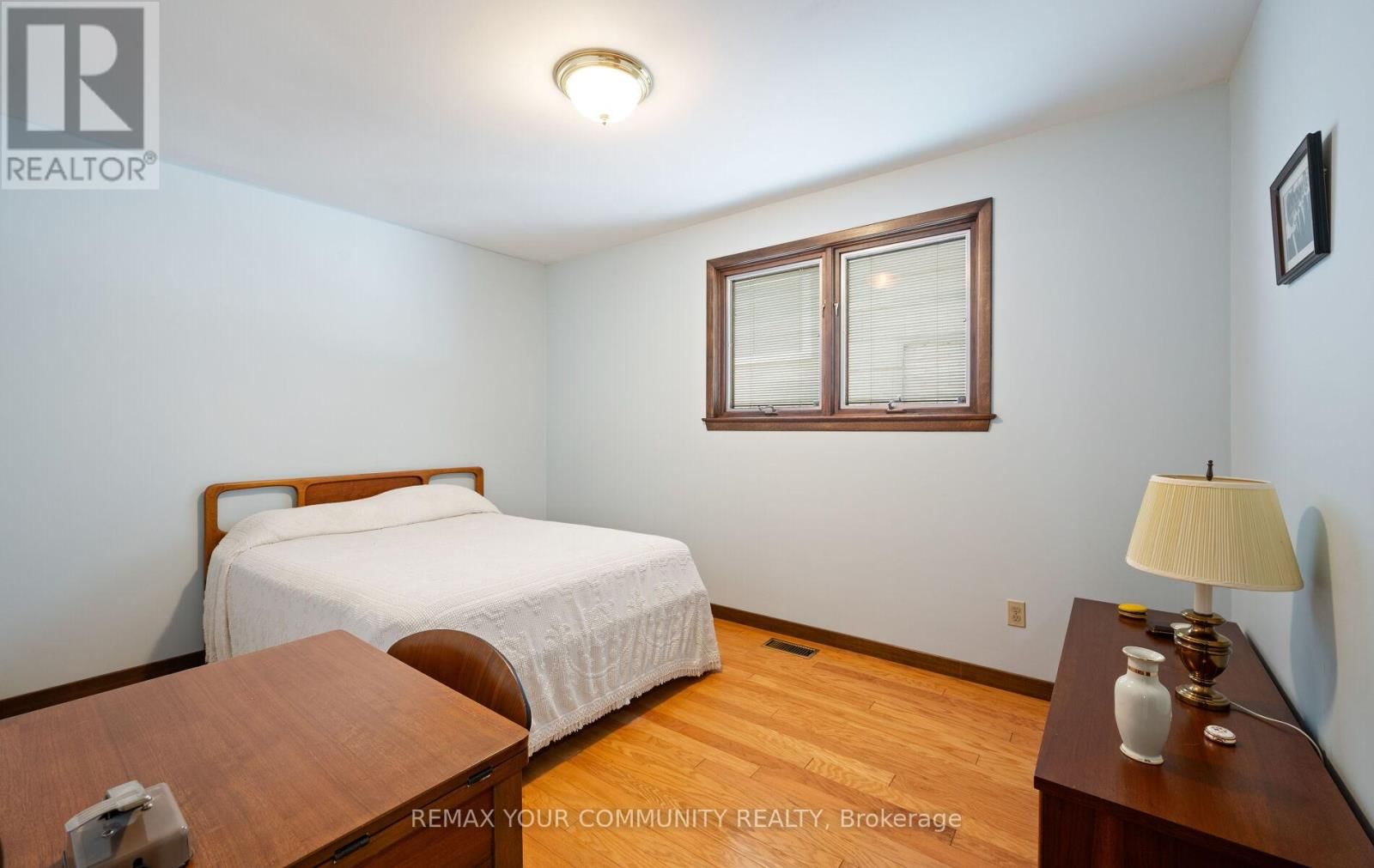 11 GLENVIEW DRIVE Image 19