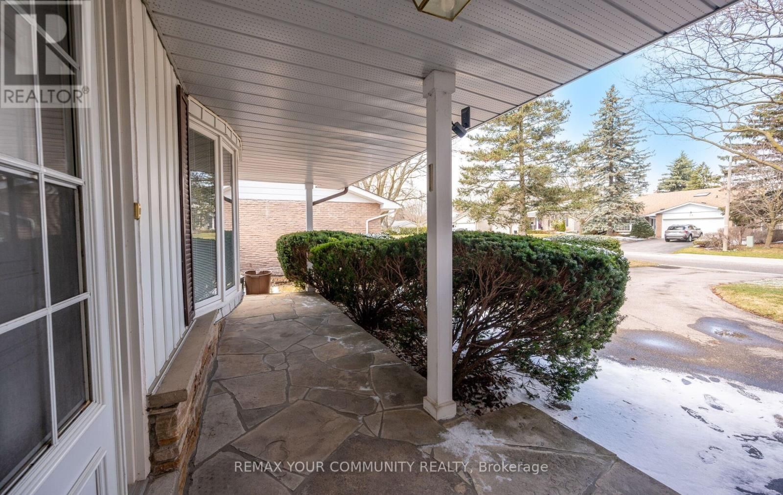 11 GLENVIEW DRIVE Image 3