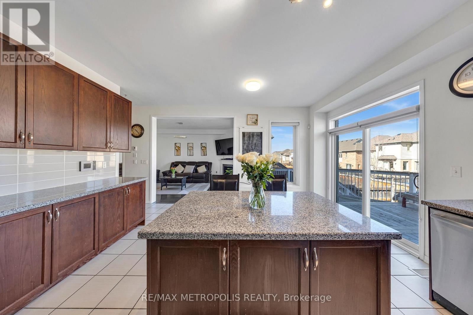 118 CAUTHERS CRESCENT Image 17